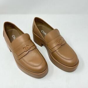 Chanel Calfskin Leather Platform Loafer Tan CC Logo size 38 EU 7-7.5 US Flat